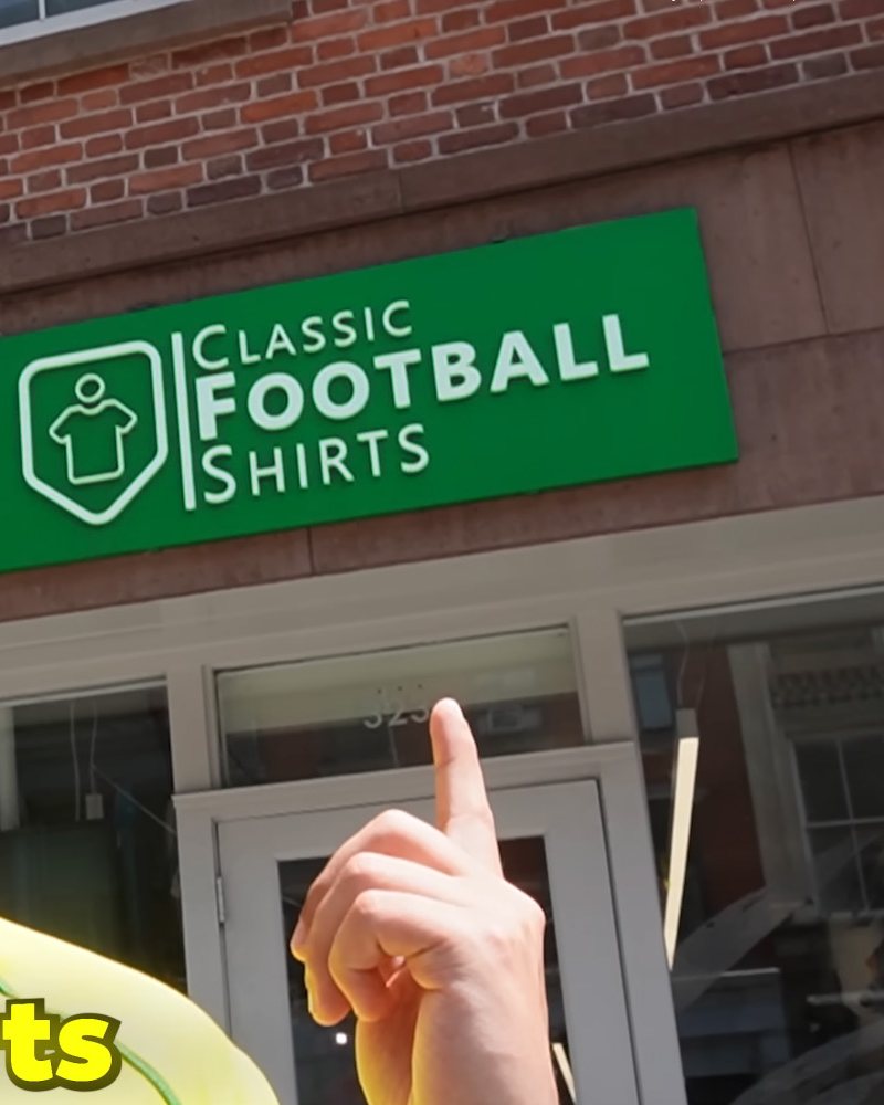 Uithangbord van Classic Football Shirts, still uit een R2S Football video